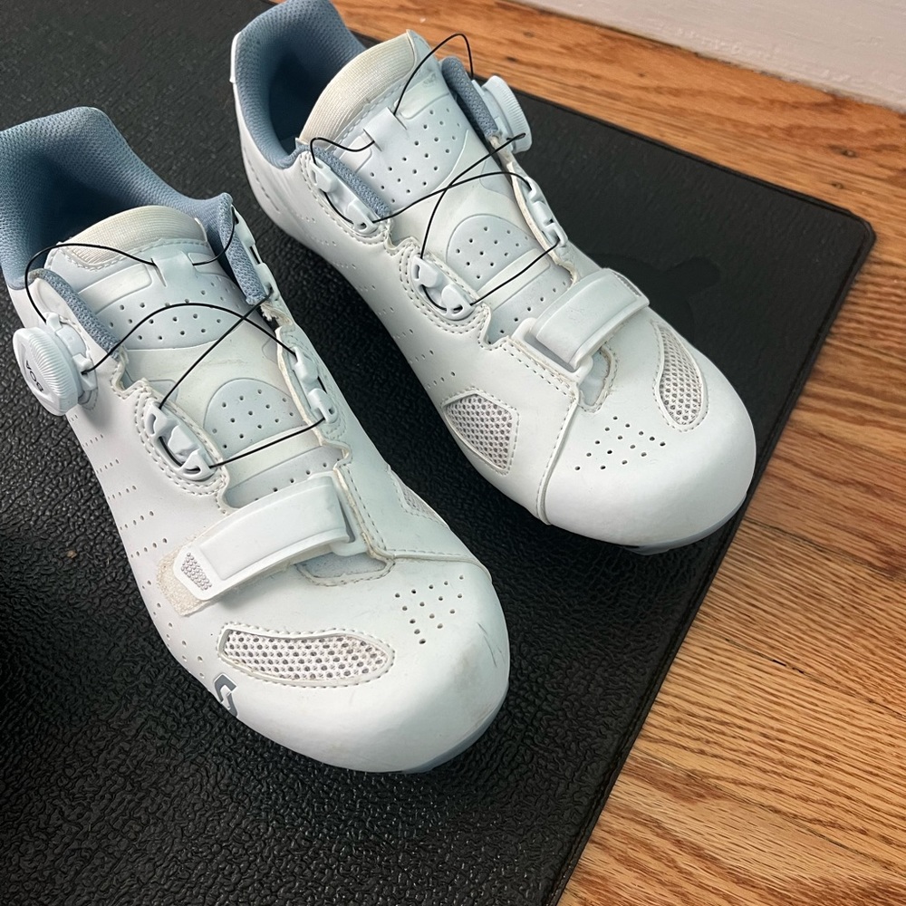 Like new women’s Scott cycling shoes